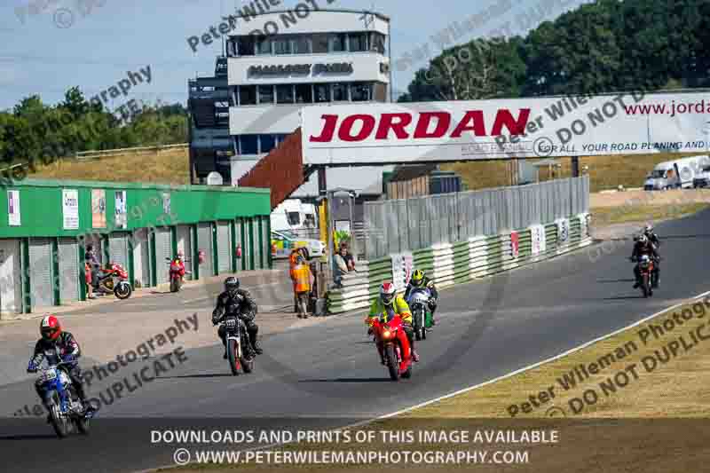 Vintage motorcycle club;eventdigitalimages;mallory park;mallory park trackday photographs;no limits trackdays;peter wileman photography;trackday digital images;trackday photos;vmcc festival 1000 bikes photographs